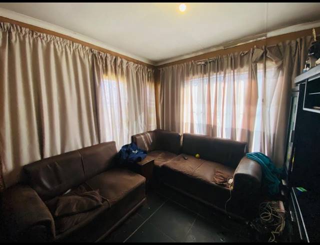 2 BEDROOM HOUSE FOR SALE IN BUHLE PARK